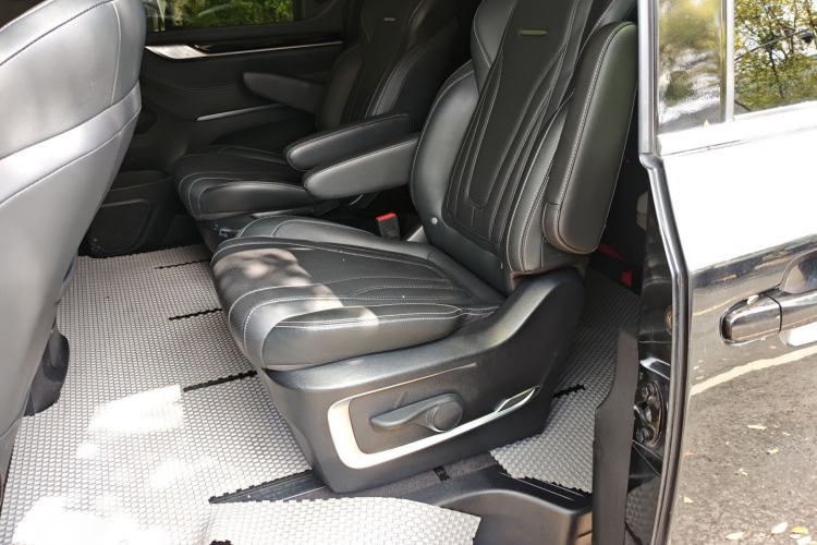 Used SAIC MAXUS G20 2020 2.0T Gasoline Automatic Luxury Edition Left Rear Seat