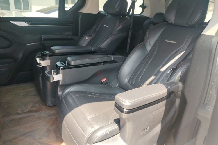 Used SAIC MAXUS G20 2020 2.0T Gasoline Automatic ZhiZun Edition Left Rear Seat