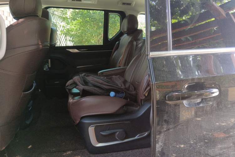Used SAIC MAXUS G20 2020 2.0T Gasoline Automatic Luxury Edition Left Rear Seat