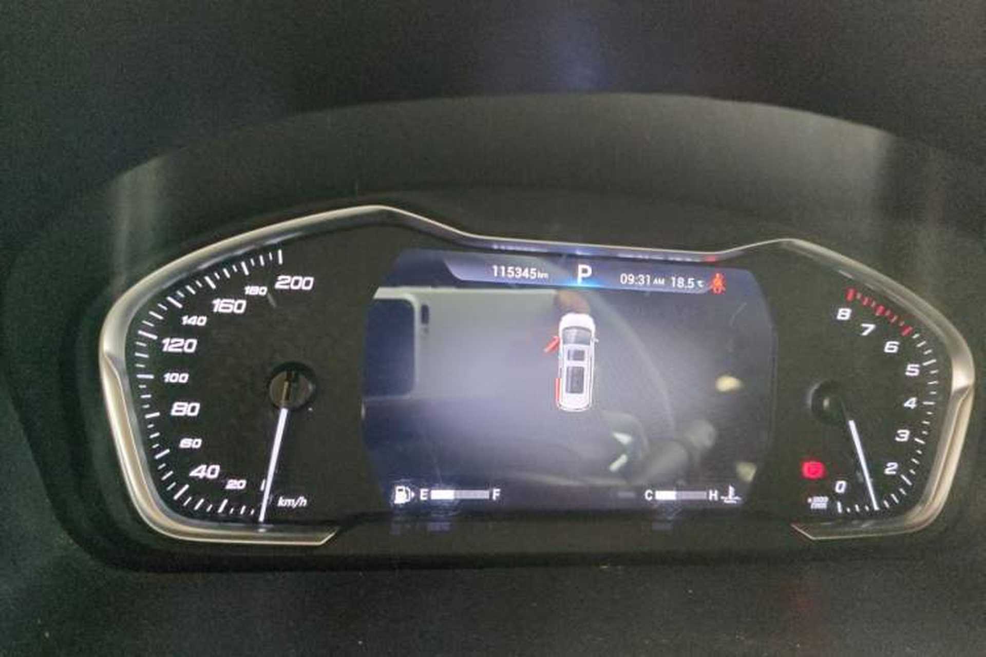 Used SAIC MAXUS G20 2020 2.0T Gasoline Automatic Luxury Executive Edition Odometer Close Up
