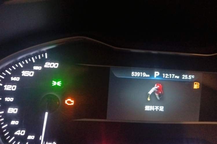 Used SAIC MAXUS G20 2020 2.0T Gasoline Automatic Luxury Edition Odometer Close Up