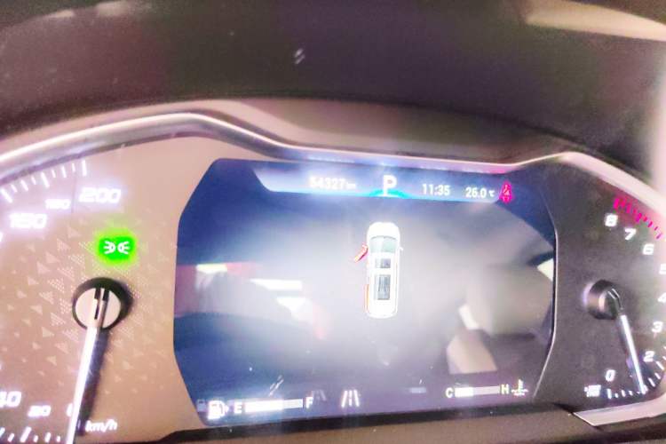 Used SAIC MAXUS G20 2020 2.0T Gasoline Automatic Luxury Executive Edition Odometer Close Up