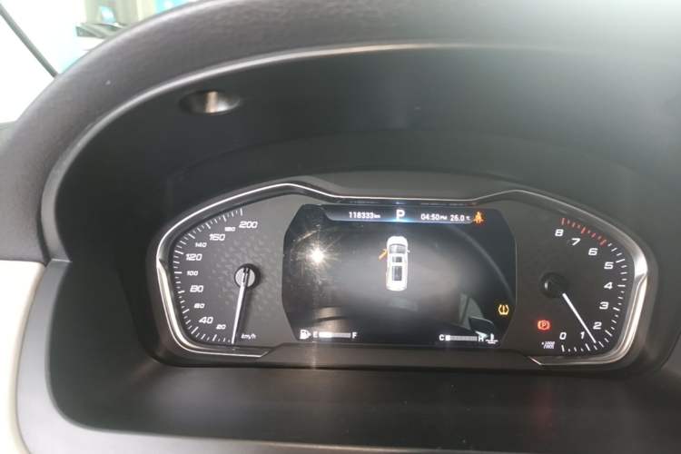 Used SAIC MAXUS G20 2020 2.0T Gasoline Automatic Luxury Executive Edition Odometer Close Up