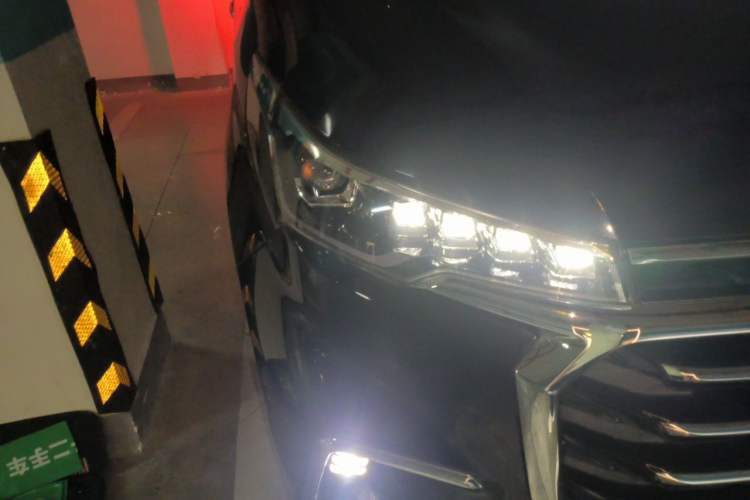 Used SAIC MAXUS G20 2020 2.0T Gasoline Automatic ZhiZun Edition Right Front Headlight