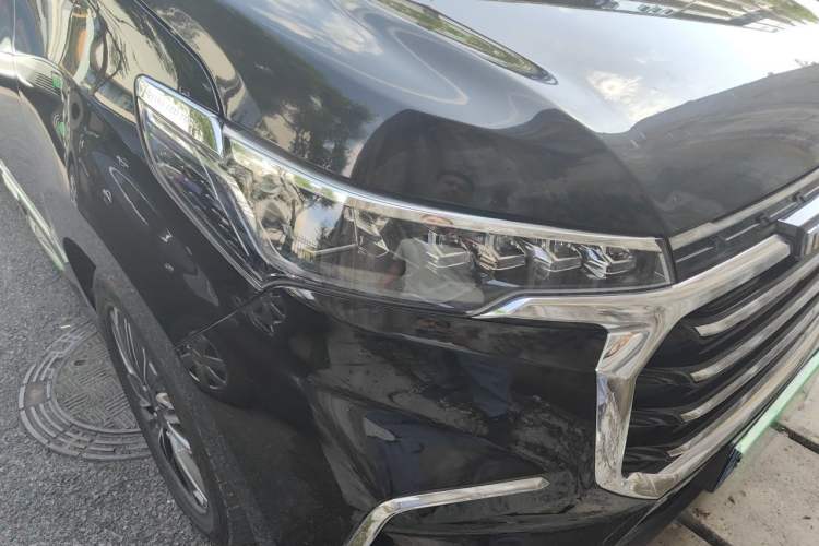 Used SAIC MAXUS G20 2020 2.0T Gasoline Automatic ZhiZun Edition Right Front Headlight