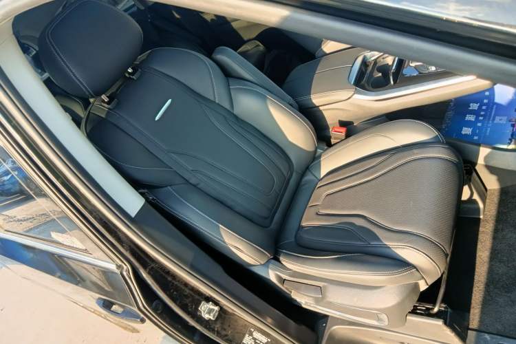 Used SAIC MAXUS G20 2020 2.0T Gasoline Automatic Luxury Edition Right Front Seat