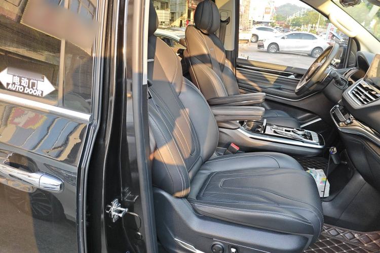 Used SAIC MAXUS G20 2020 2.0T Gasoline Automatic ZhiZun Edition Right Front Seat