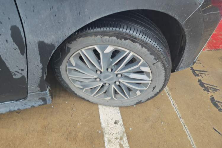 Used SAIC MAXUS G20 2020 2.0T Gasoline Automatic Luxury Executive Edition Right Front Wheel Hub