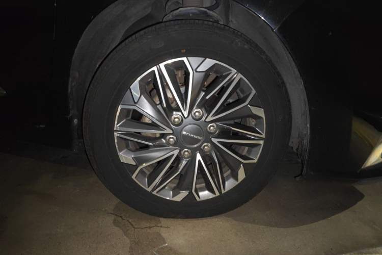 Used SAIC MAXUS G20 2020 2.0T Gasoline Automatic ZhiZun Edition Right Front Wheel Hub