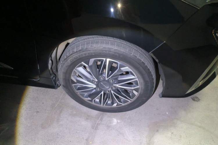 Used SAIC MAXUS G20 2020 2.0T Gasoline Automatic ZhiZun Edition Right Front Wheel Hub