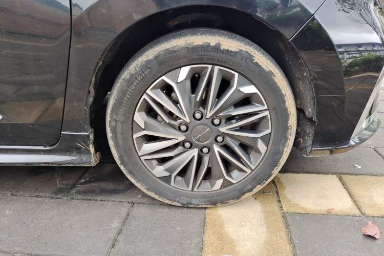 Used SAIC MAXUS G20 2020 2.0T Gasoline Automatic ZhiZun Edition Right Front Wheel Hub