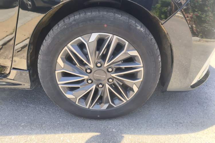 Used SAIC MAXUS G20 2020 2.0T Gasoline Automatic ZhiZun Edition Right Front Wheel Hub