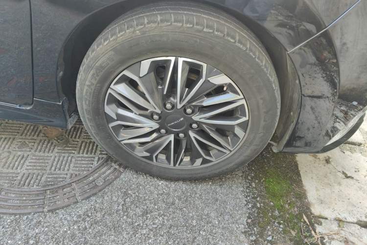 Used SAIC MAXUS G20 2020 2.0T Gasoline Automatic ZhiZun Edition Right Front Wheel Hub