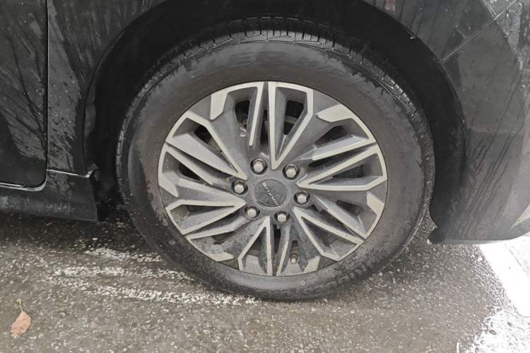 Used SAIC MAXUS G20 2020 2.0T Gasoline Automatic Flagship Edition Right Front Wheel Hub
