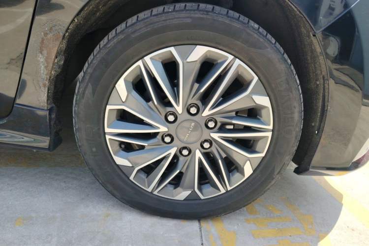 Used SAIC MAXUS G20 2020 2.0T Gasoline Automatic ZhiZun Edition Right Front Wheel Hub