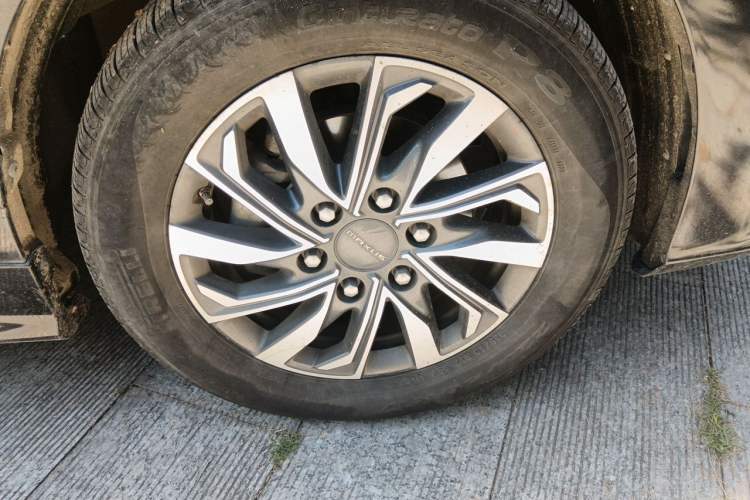 Used SAIC MAXUS G20 2020 2.0T Gasoline Automatic Luxury Edition Right Front Wheel Hub