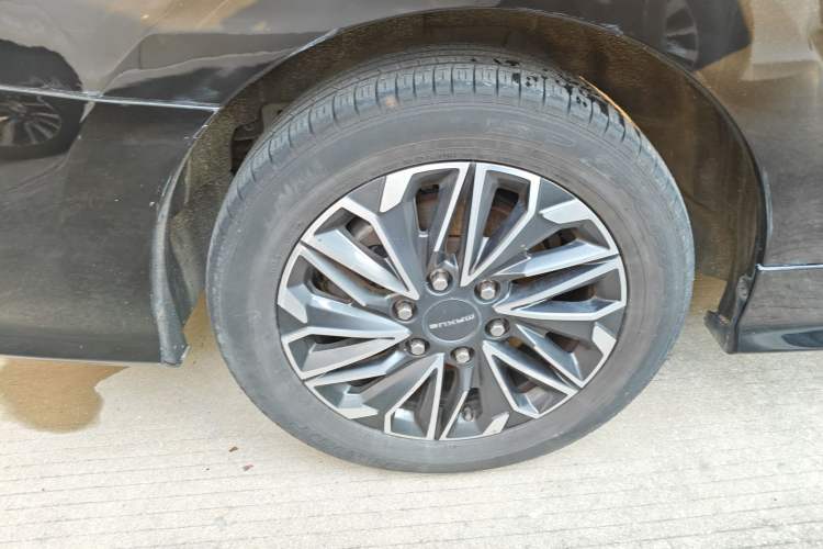Used SAIC MAXUS G20 2020 2.0T Gasoline Automatic ZhiZun Edition Right Rear Wheel Hub