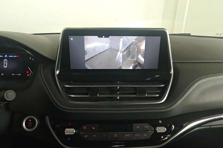 Used SAIC MAXUS G20 2020 2.0T Gasoline Automatic Flagship Edition Audio And AC Panel