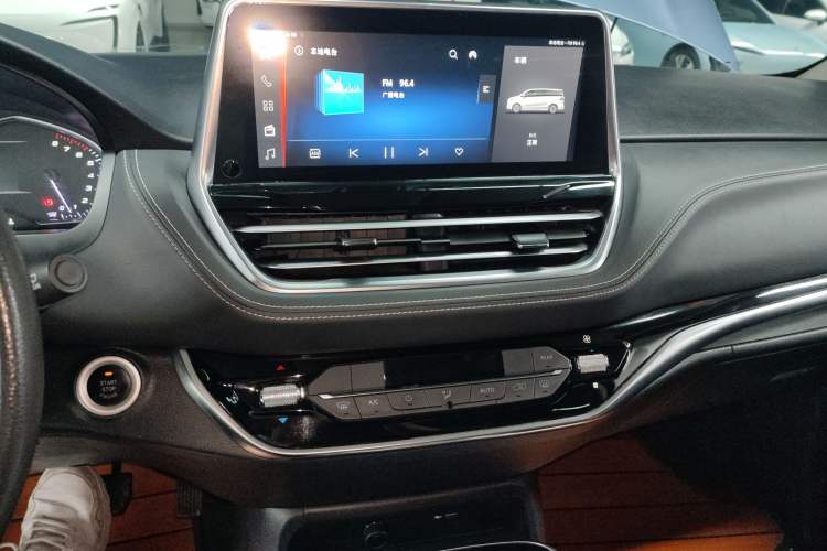Used SAIC MAXUS G20 2020 2.0T Gasoline Automatic Luxury Edition Audio And AC Panel