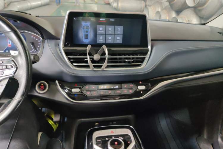 Used SAIC MAXUS G20 2020 2.0T Gasoline Automatic Luxury Edition Audio And AC Panel