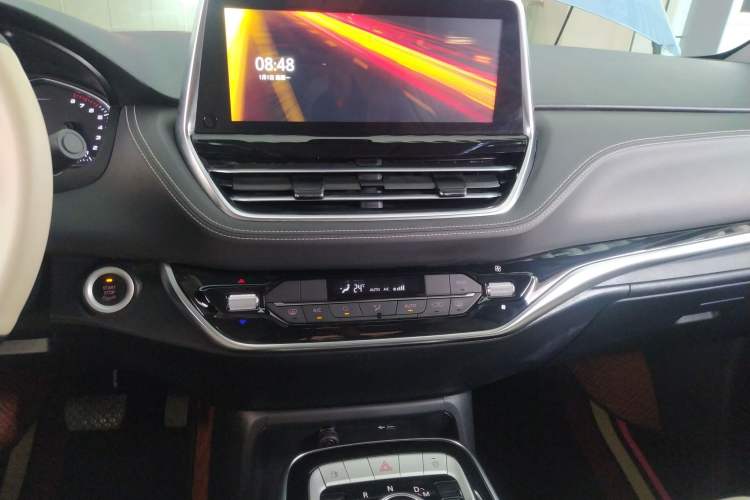 Used SAIC MAXUS G20 2020 2.0T Gasoline Automatic Luxury Edition Audio And AC Panel
