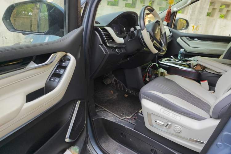 Used SAIC MAXUS G20 2020 2.0T Gasoline Automatic ZhiZun Edition Driver Seat