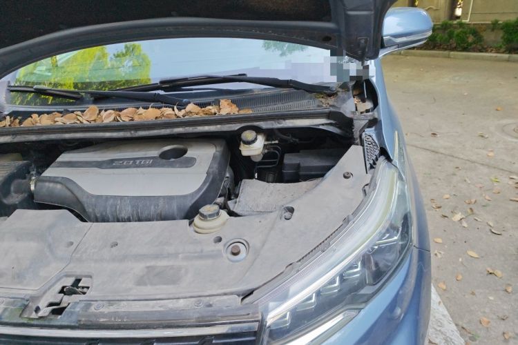 Used SAIC MAXUS G20 2020 2.0T Gasoline Automatic ZhiZun Edition Engine Bay Left