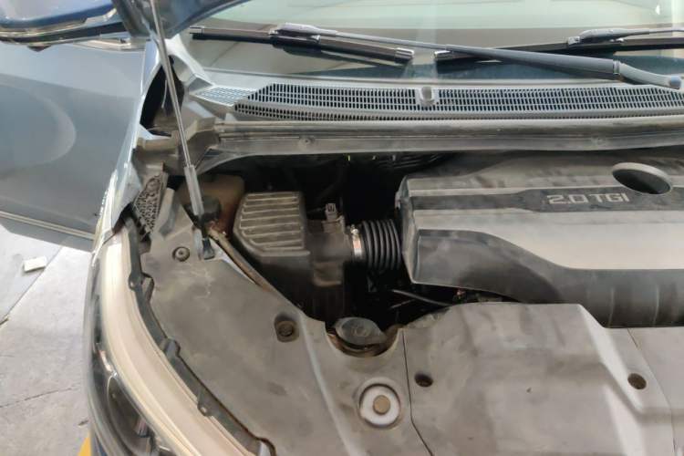 Used SAIC MAXUS G20 2020 2.0T Gasoline Automatic Luxury Edition Engine Bay Right