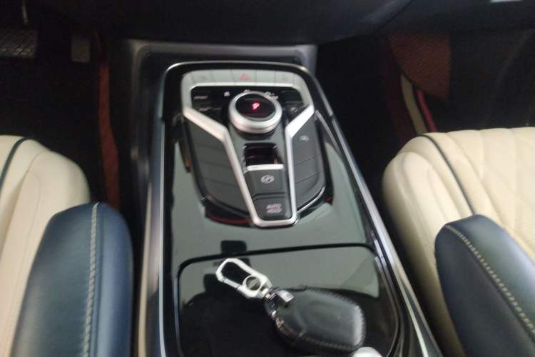 Used SAIC MAXUS G20 2020 2.0T Gasoline Automatic Luxury Edition Gear Lever