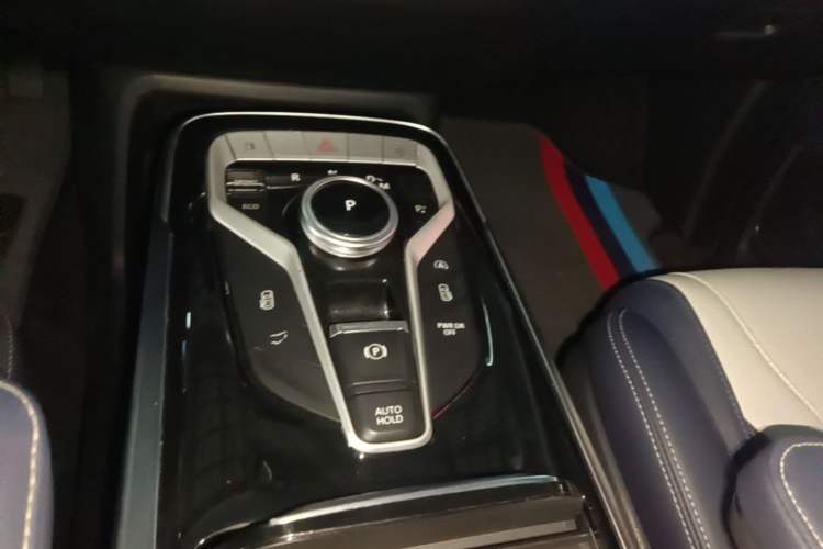 Used SAIC MAXUS G20 2020 2.0T Gasoline Automatic Luxury Executive Edition Gear Lever