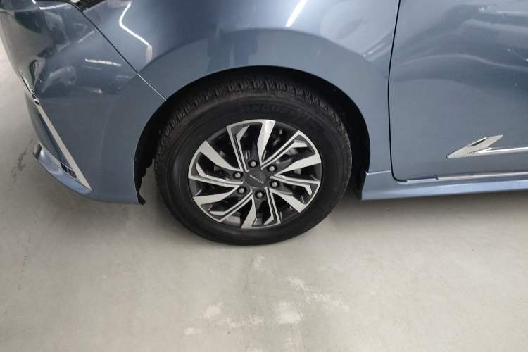 Used SAIC MAXUS G20 2020 2.0T Gasoline Automatic Luxury Edition Left Front Wheel Hub