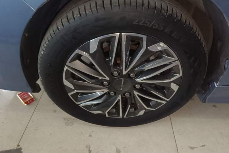 Used SAIC MAXUS G20 2020 2.0T Gasoline Automatic Luxury Executive Edition Left Front Wheel Hub