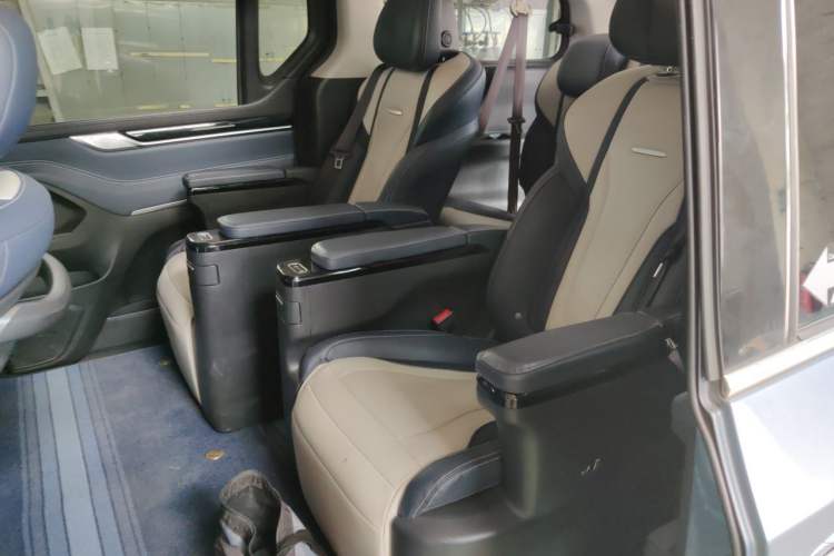 Used SAIC MAXUS G20 2020 2.0T Gasoline Automatic Luxury Edition Left Rear Seat
