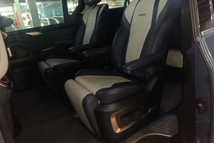 Used SAIC MAXUS G20 2020 2.0T Gasoline Automatic Luxury Executive Edition Left Rear Seat