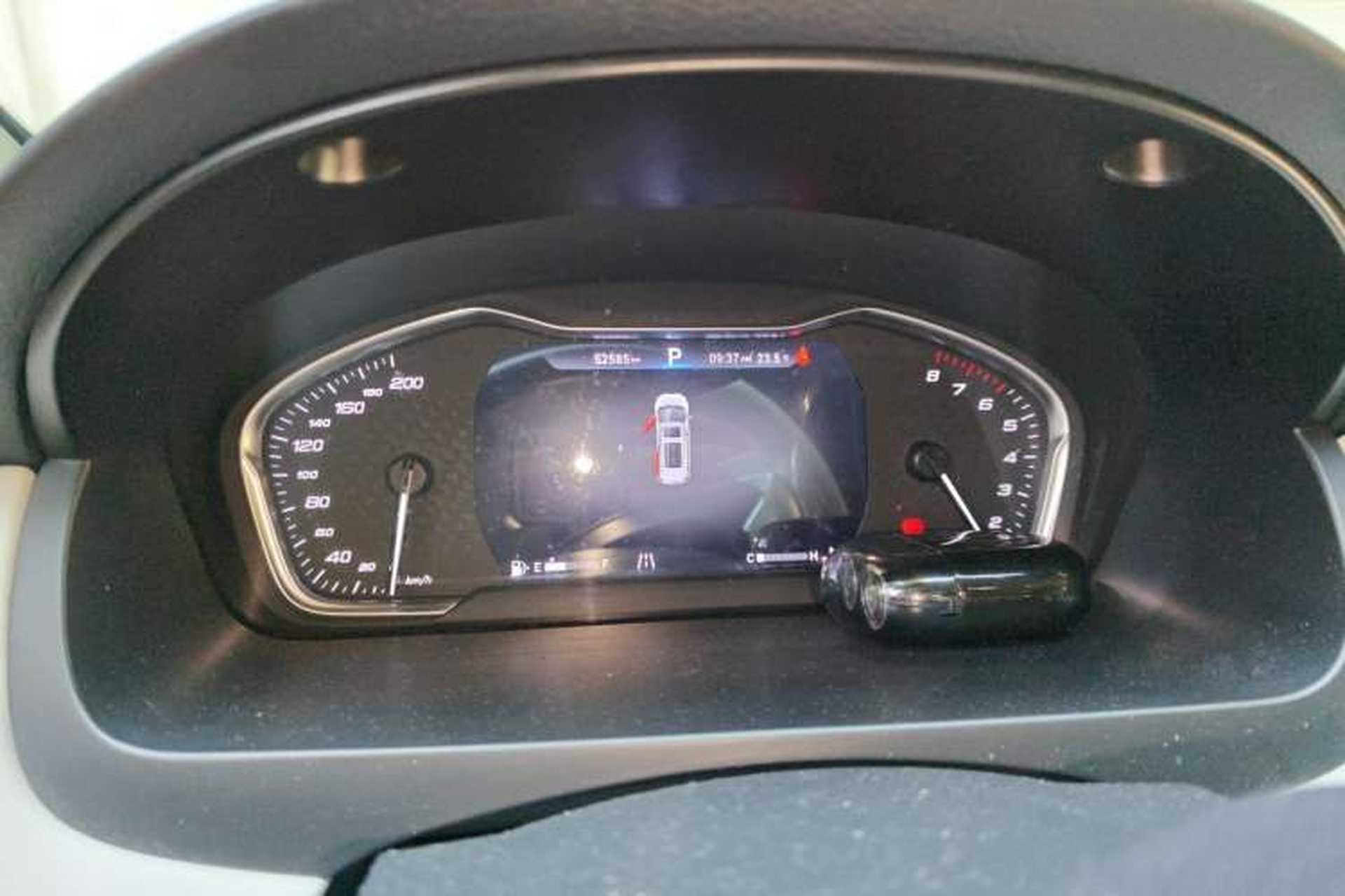 Used SAIC MAXUS G20 2020 2.0T Gasoline Automatic ZhiZun Edition Odometer Close Up