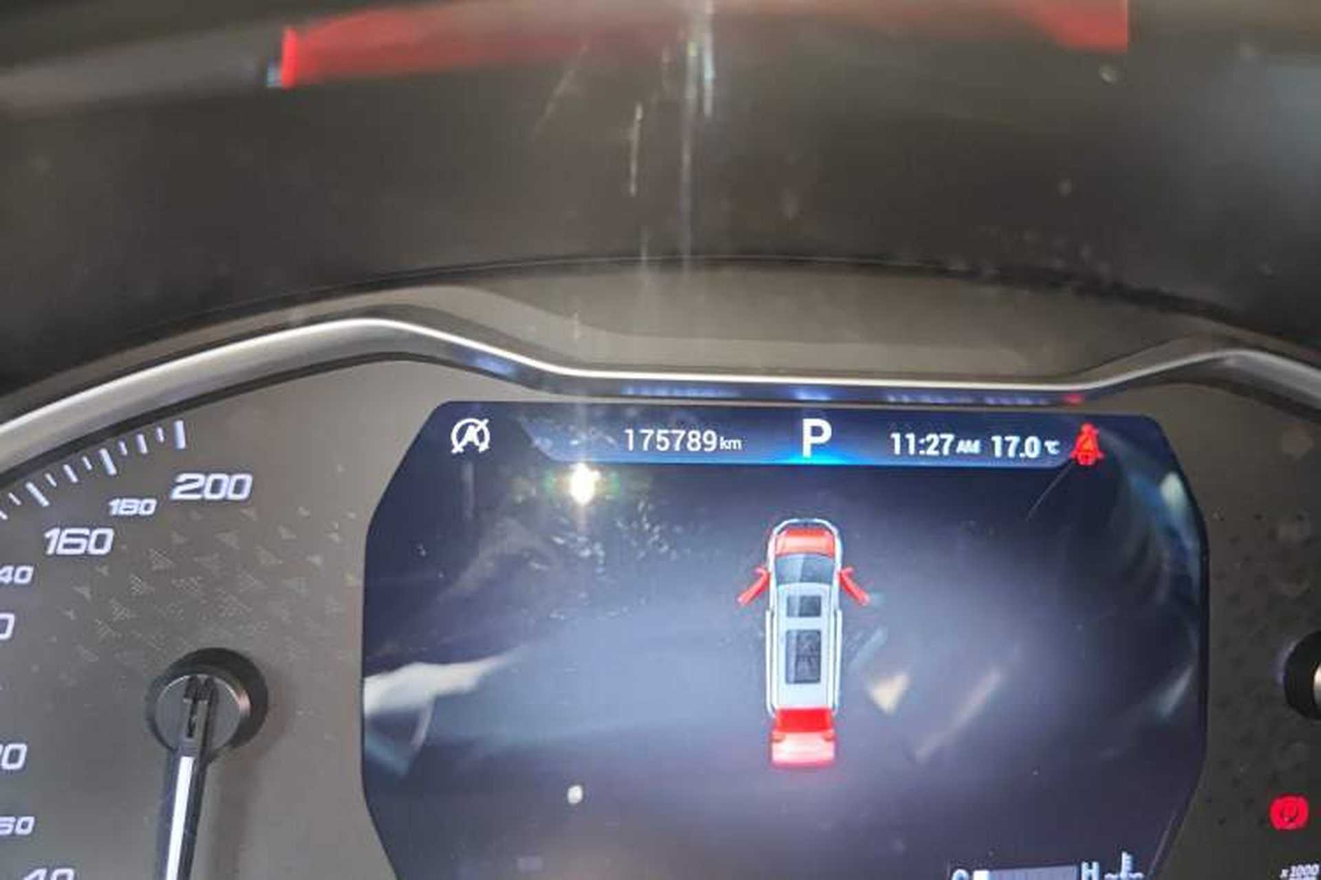 Used SAIC MAXUS G20 2020 2.0T Gasoline Automatic Luxury Executive Edition Odometer Close Up