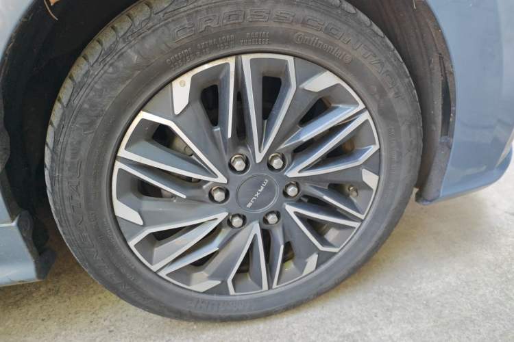 Used SAIC MAXUS G20 2020 2.0T Gasoline Automatic ZhiZun Edition Right Front Wheel Hub