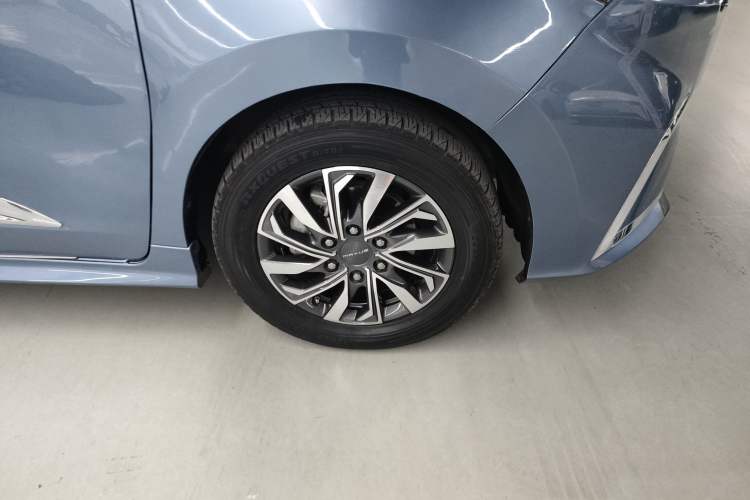 Used SAIC MAXUS G20 2020 2.0T Gasoline Automatic Luxury Edition Right Front Wheel Hub