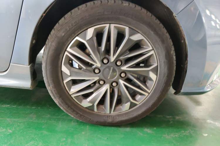 Used SAIC MAXUS G20 2020 2.0T Gasoline Automatic Luxury Edition Right Front Wheel Hub
