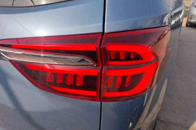 Used SAIC MAXUS G20 2020 2.0T Gasoline Automatic Flagship Edition Right Rear Taillight