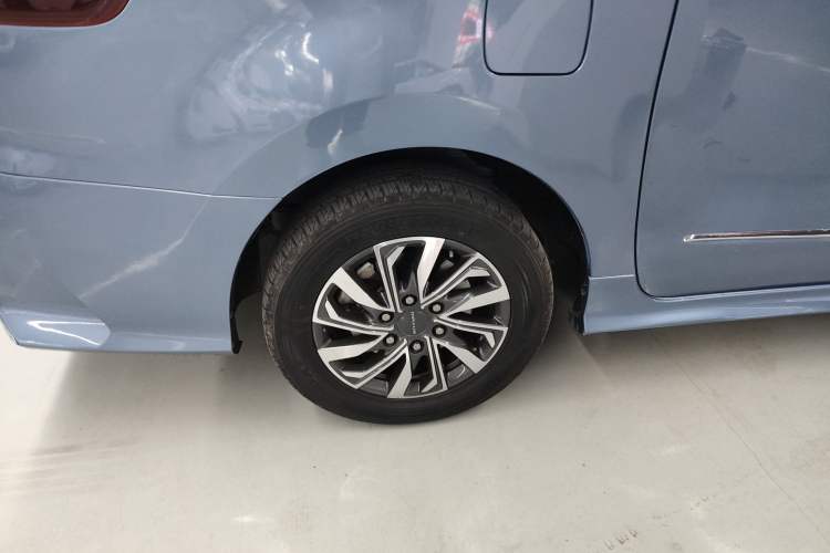 Used SAIC MAXUS G20 2020 2.0T Gasoline Automatic Luxury Edition Right Rear Wheel Hub