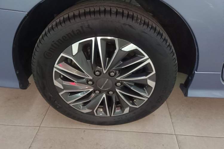 Used SAIC MAXUS G20 2020 2.0T Gasoline Automatic Luxury Executive Edition Right Rear Wheel Hub