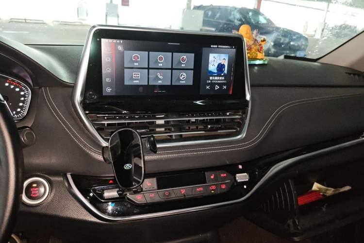 Used SAIC MAXUS G20 2020 2.0T Gasoline Automatic Luxury Executive Edition Audio And AC Panel