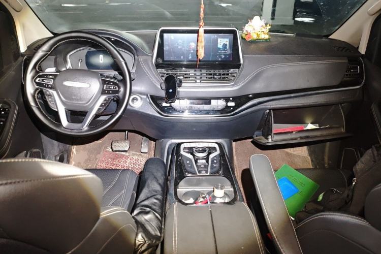 Used SAIC MAXUS G20 2020 2.0T Gasoline Automatic Luxury Executive Edition Center Console