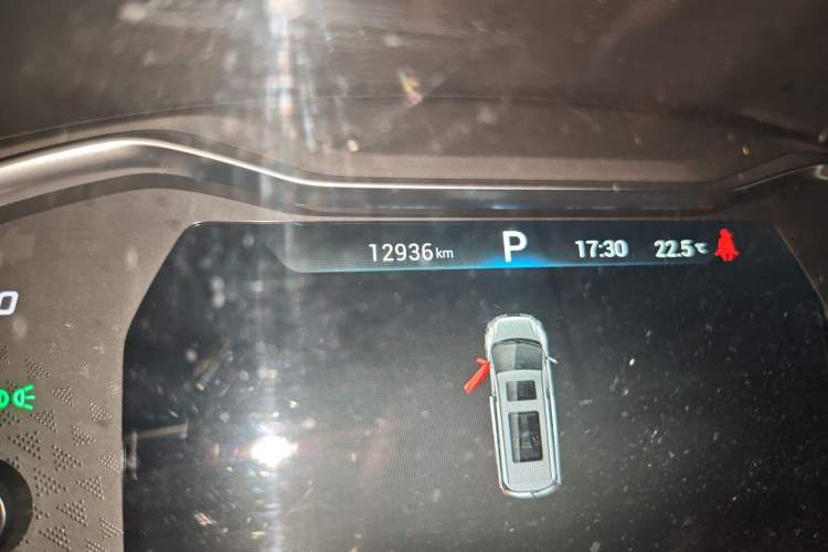 Used SAIC MAXUS G20 2020 2.0T Gasoline Automatic Luxury Executive Edition Odometer Close Up