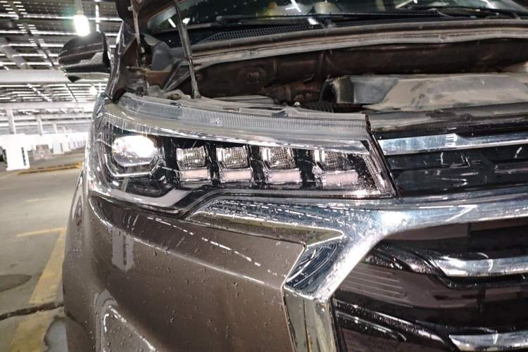 Used SAIC MAXUS G20 2020 2.0T Gasoline Automatic Luxury Executive Edition Right Front Headlight