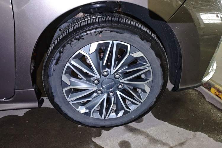 Used SAIC MAXUS G20 2020 2.0T Gasoline Automatic Luxury Executive Edition Right Front Wheel Hub