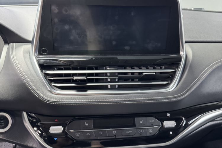 Used SAIC MAXUS G20 2020 2.0T Gasoline Automatic Luxury Executive Edition Audio And AC Panel