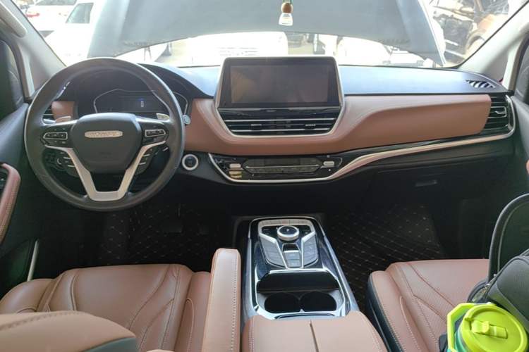 Used SAIC MAXUS G20 2020 2.0T Gasoline Automatic Luxury Edition Center Console