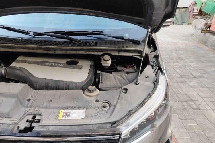 Used SAIC MAXUS G20 2020 2.0T Gasoline Automatic Flagship Edition Engine Bay Left